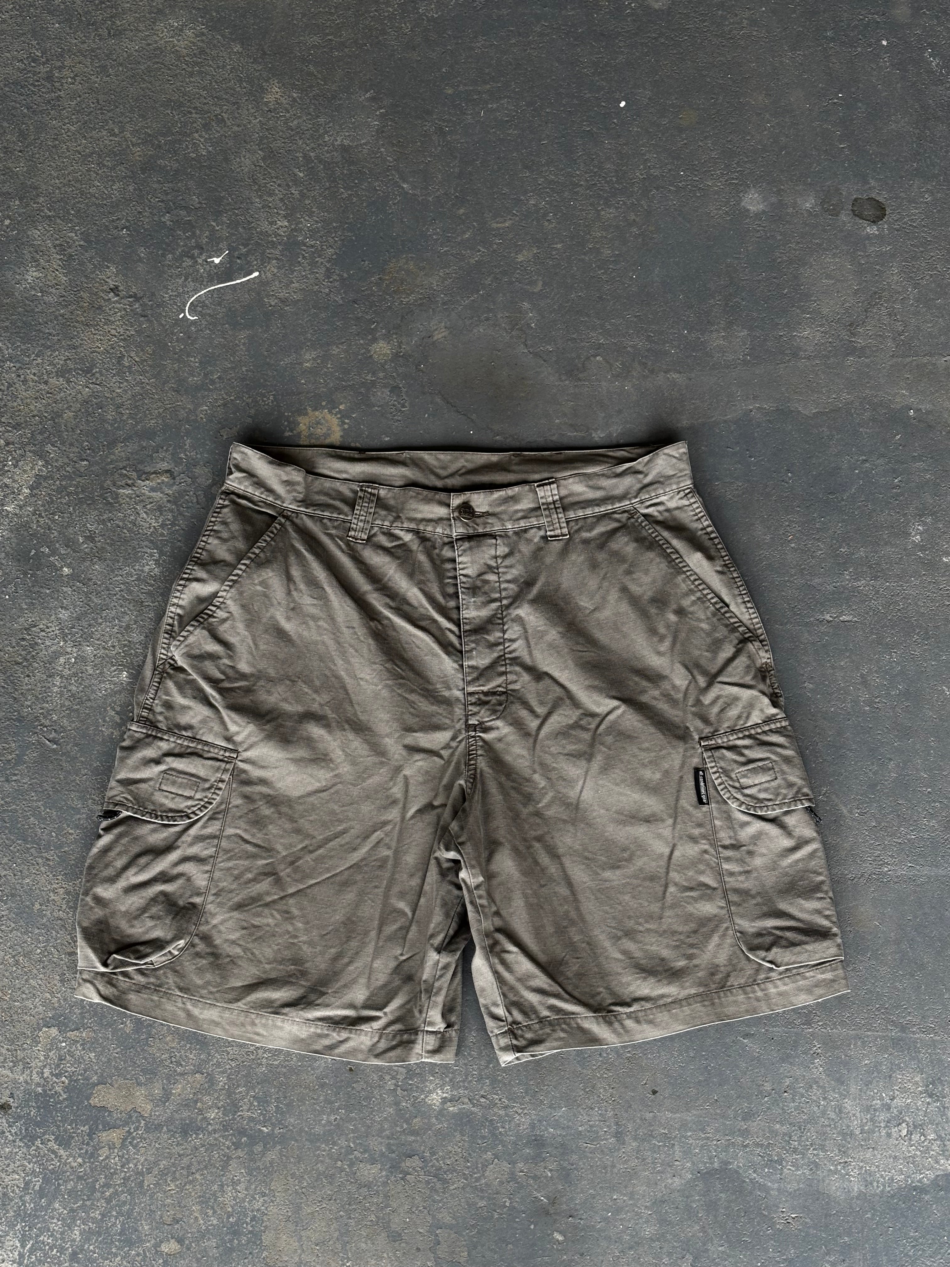 Vintage 00’s Nike ACG Cargo Shorts
