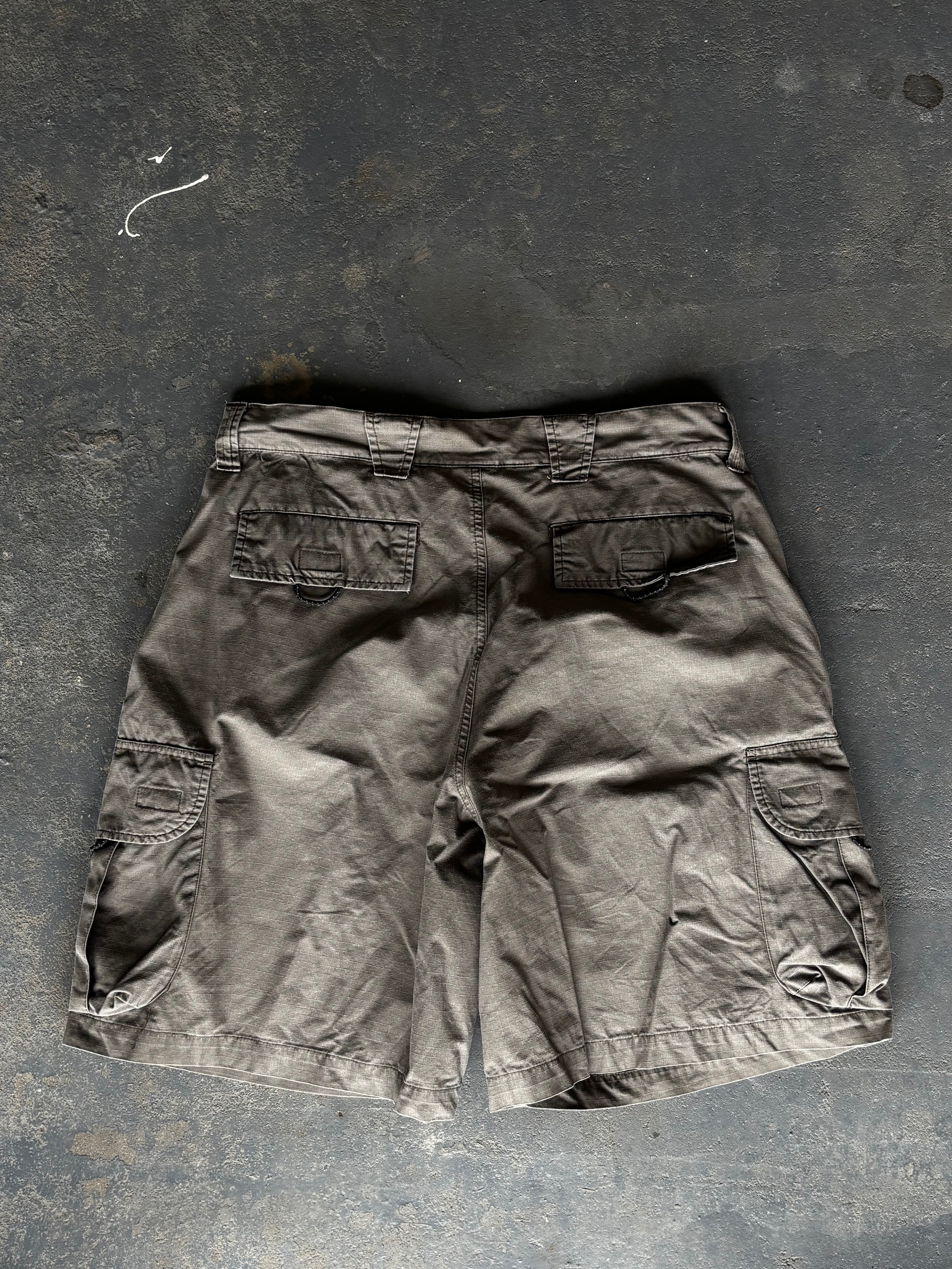 Vintage 00’s Nike ACG Cargo Shorts