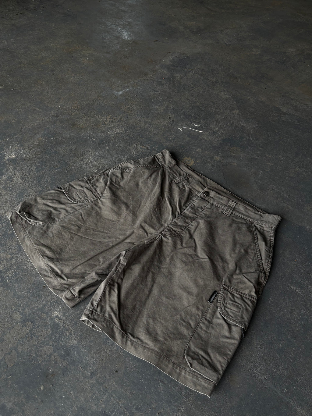 Vintage 00’s Nike ACG Cargo Shorts