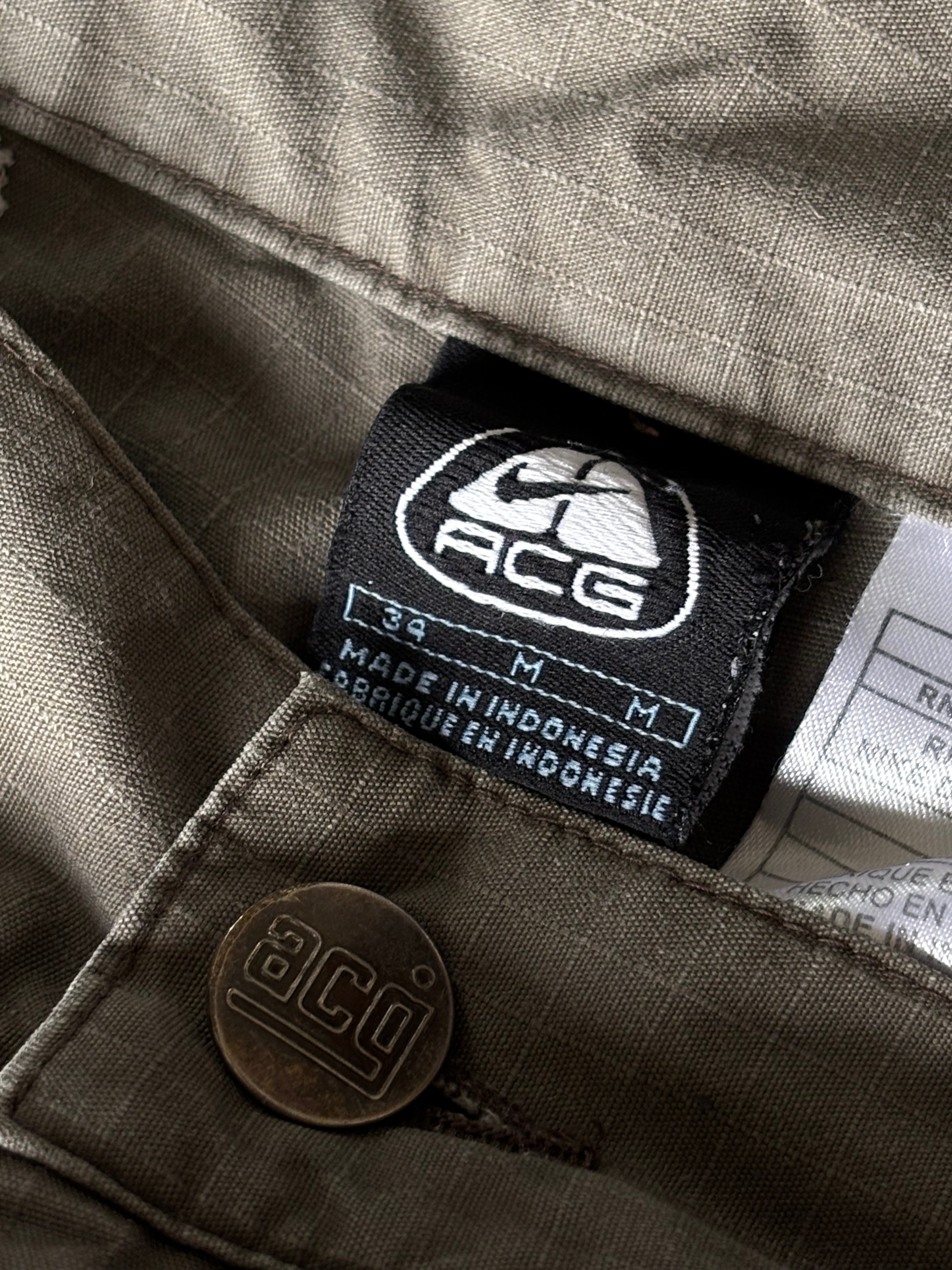 Vintage 00’s Nike ACG Cargo Shorts