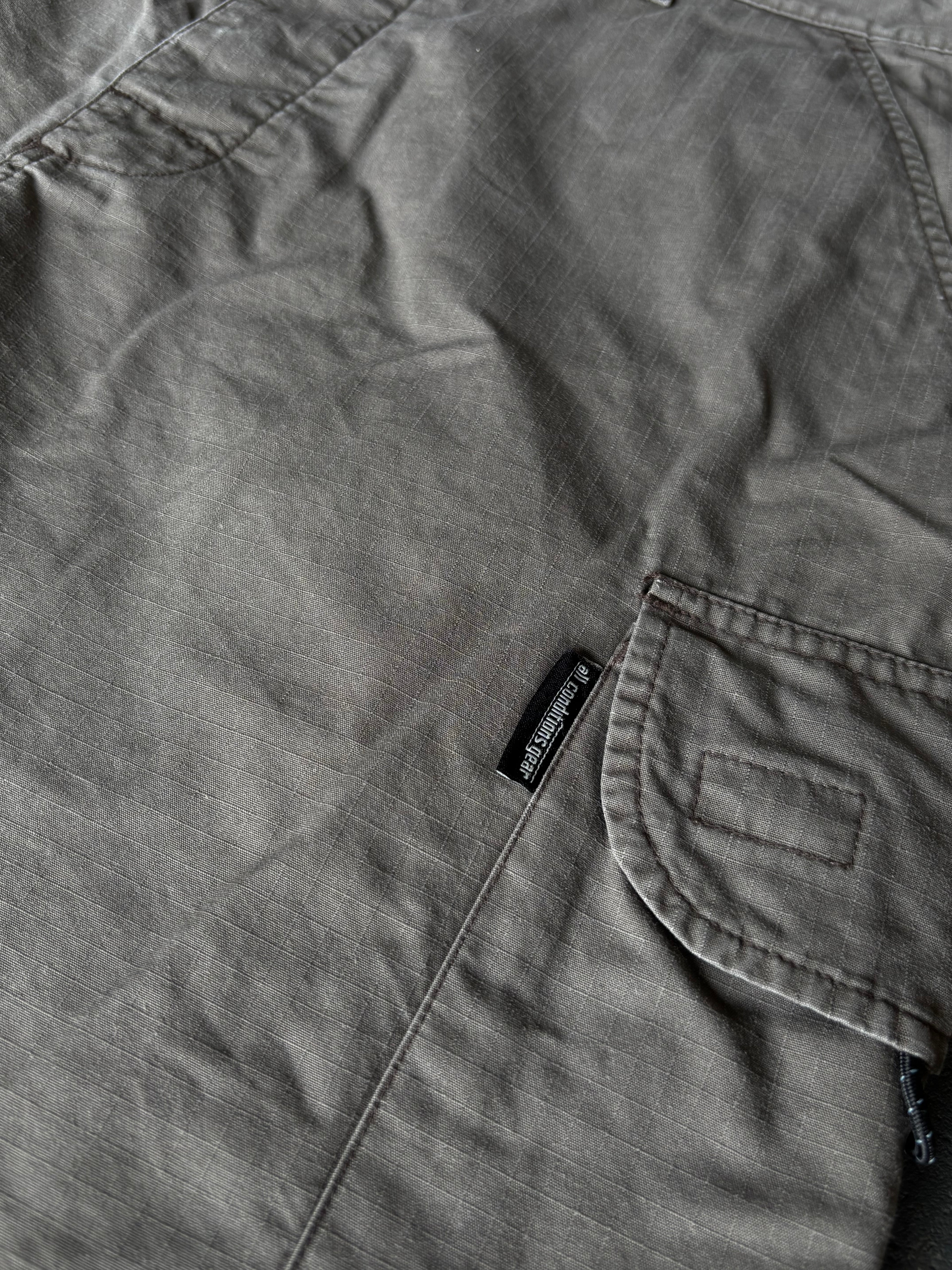 Vintage 00’s Nike ACG Cargo Shorts